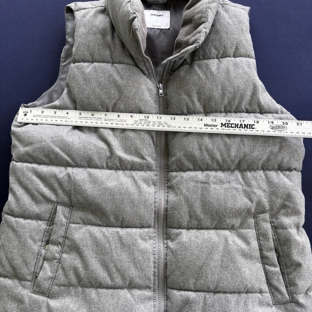 Old Navy Men's Gray Puffer Vest Size L Full‎ Zip Quilted Sleeveless Jacket